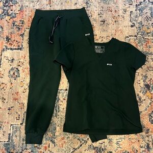 Figs Hunter Green Scrub Set